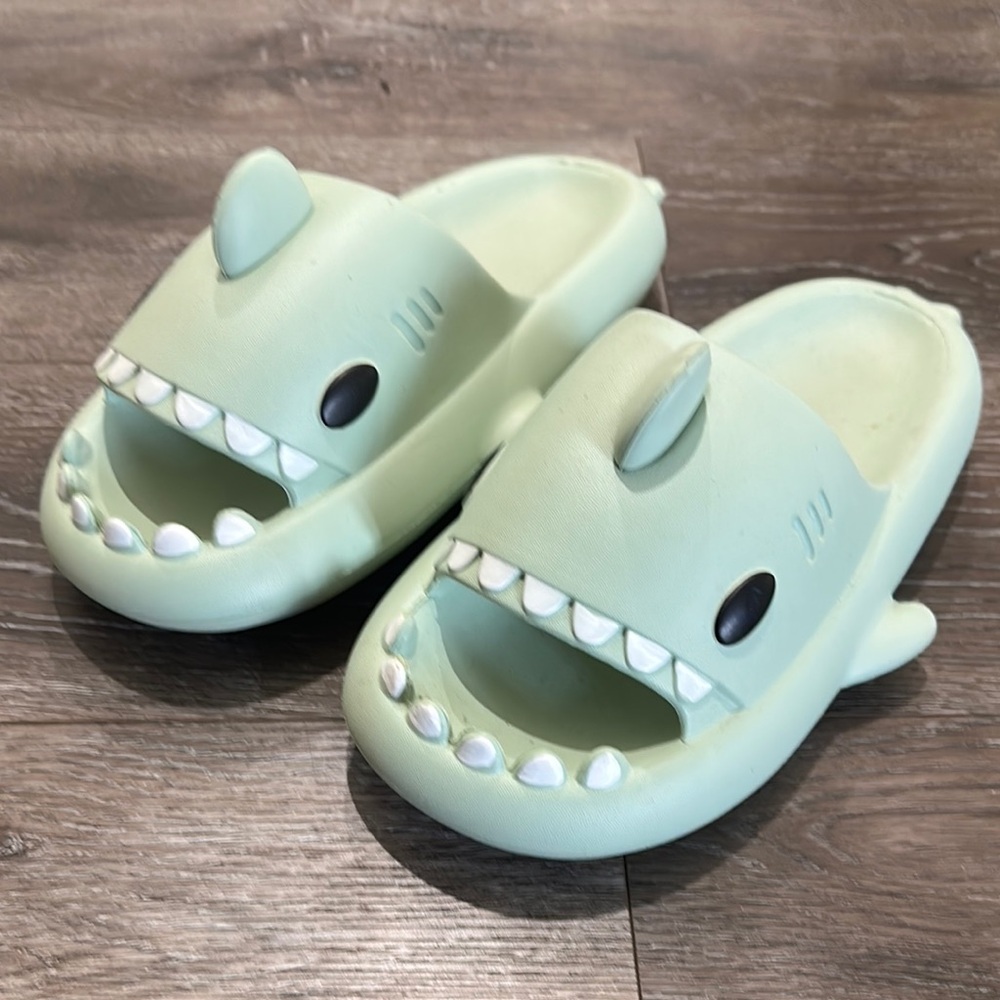 Shark Design Mint Green Slides